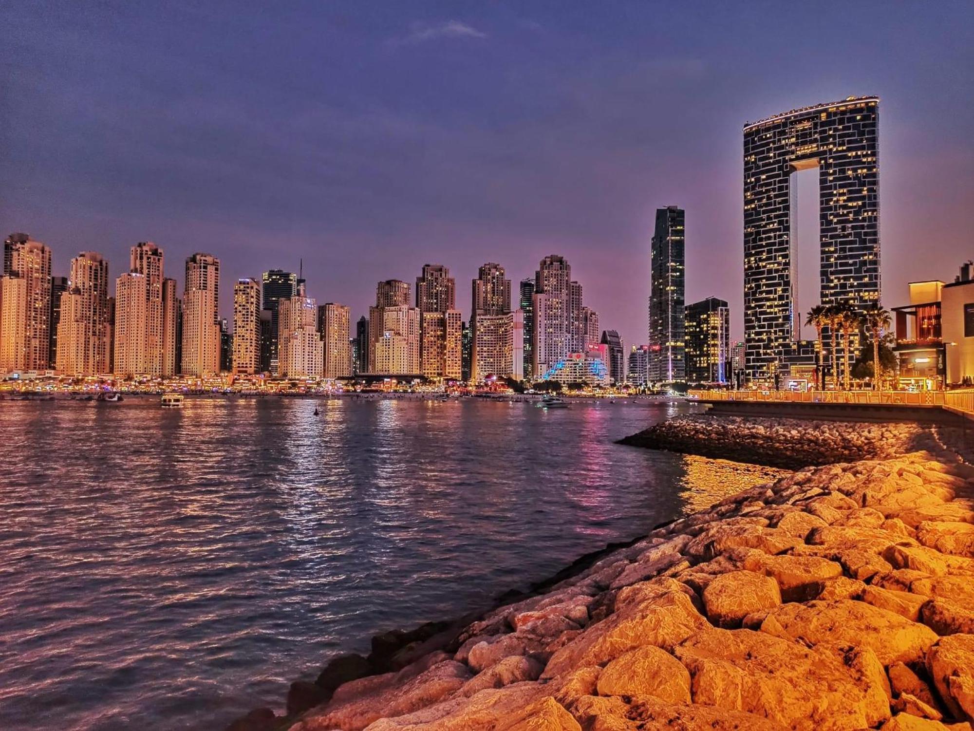 Seaview Beach Hostel Jbr - Walk To Beach - Gym - Pool - Metro Station Dubai Exteriör bild