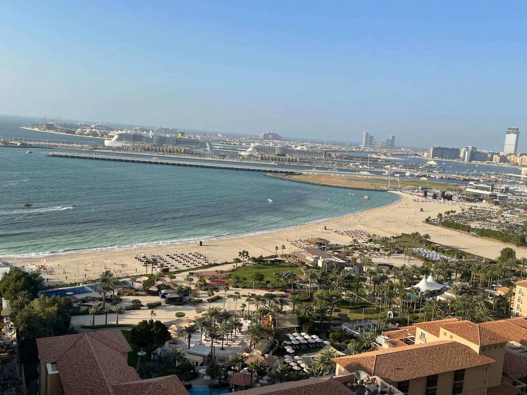 Seaview Beach Hostel Jbr - Walk To Beach - Gym - Pool - Metro Station Dubai Exteriör bild