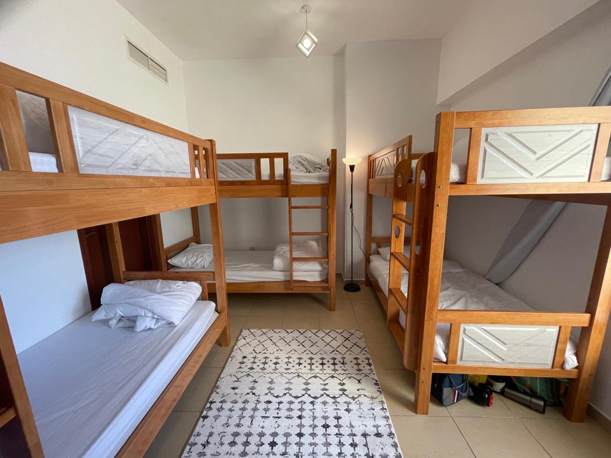 Seaview Beach Hostel Jbr - Walk To Beach - Gym - Pool - Metro Station Dubai Exteriör bild