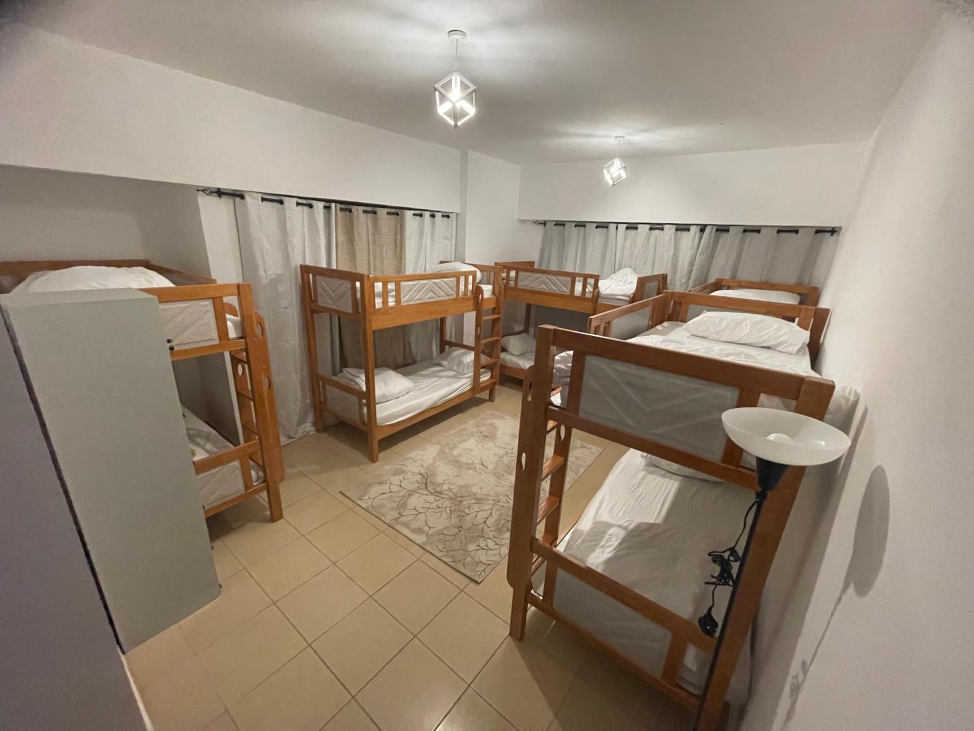 Seaview Beach Hostel Jbr - Walk To Beach - Gym - Pool - Metro Station Dubai Exteriör bild
