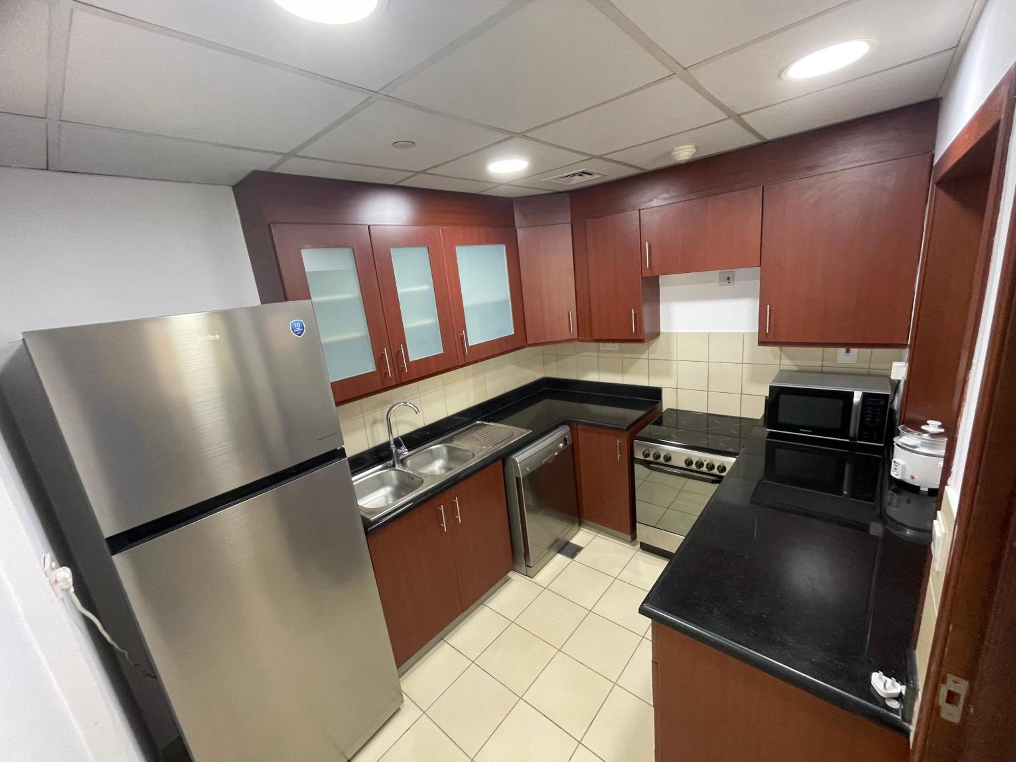 Seaview Beach Hostel Jbr - Walk To Beach - Gym - Pool - Metro Station Dubai Exteriör bild