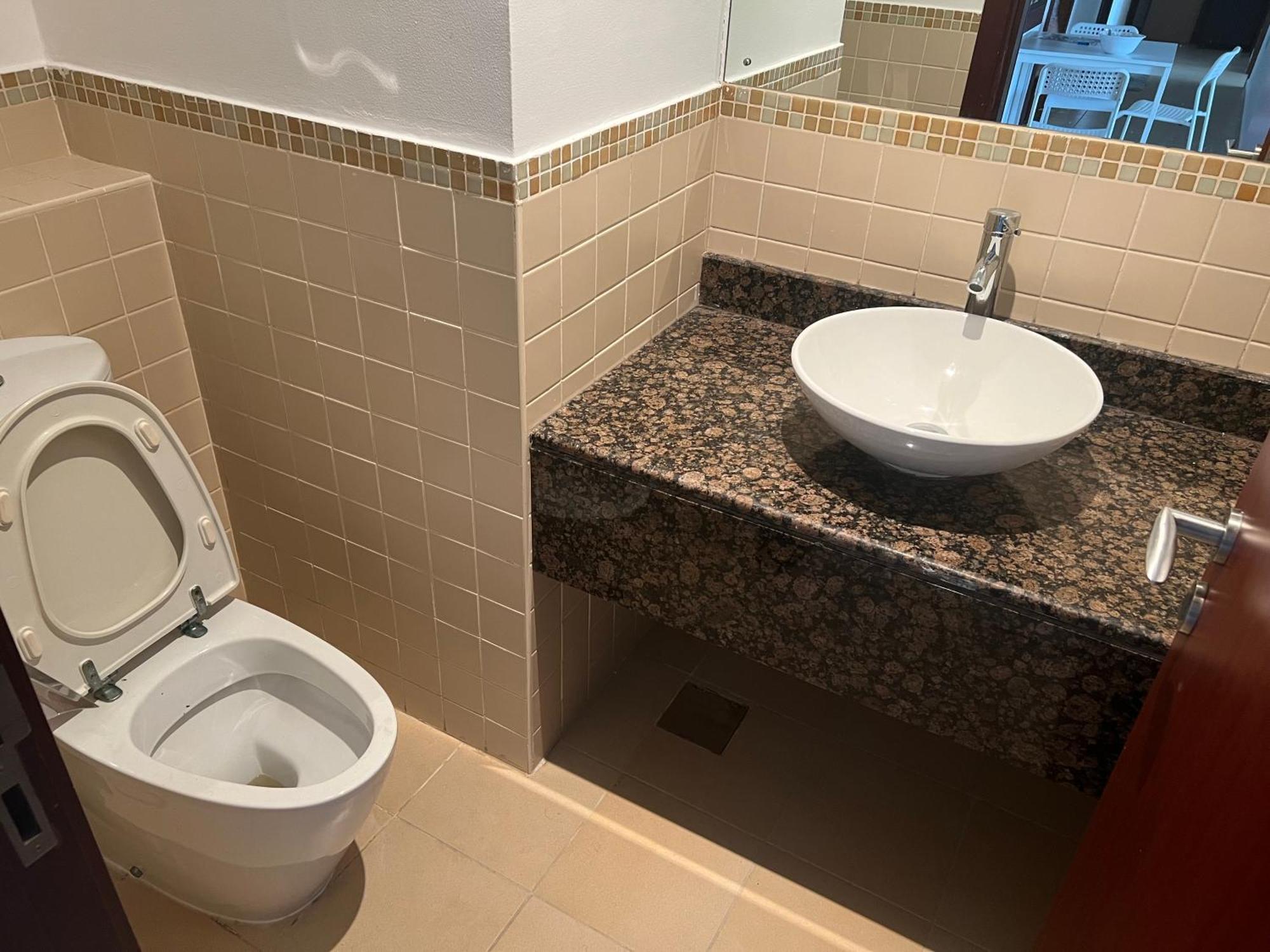 Seaview Beach Hostel Jbr - Walk To Beach - Gym - Pool - Metro Station Dubai Exteriör bild