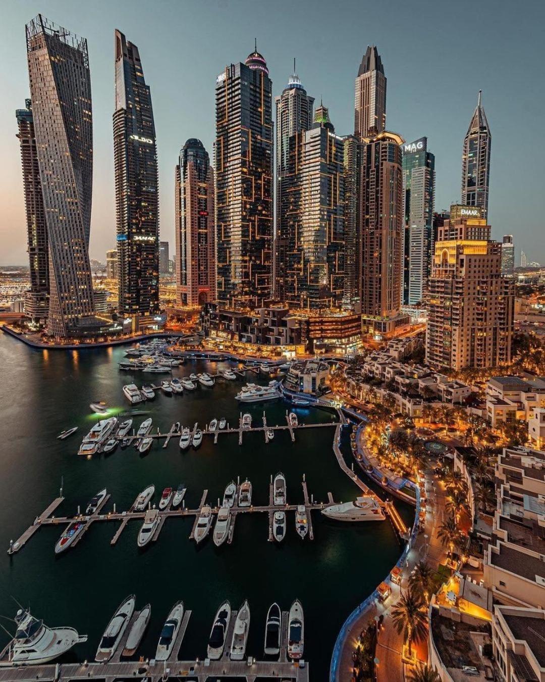 Seaview Beach Hostel Jbr - Walk To Beach - Gym - Pool - Metro Station Dubai Exteriör bild
