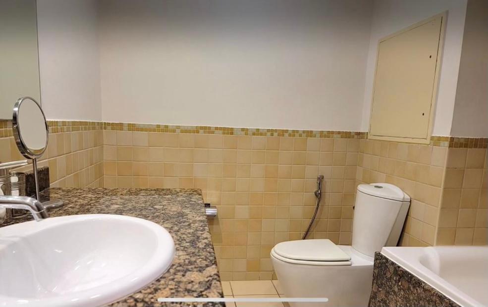 Seaview Beach Hostel Jbr - Walk To Beach - Gym - Pool - Metro Station Dubai Exteriör bild