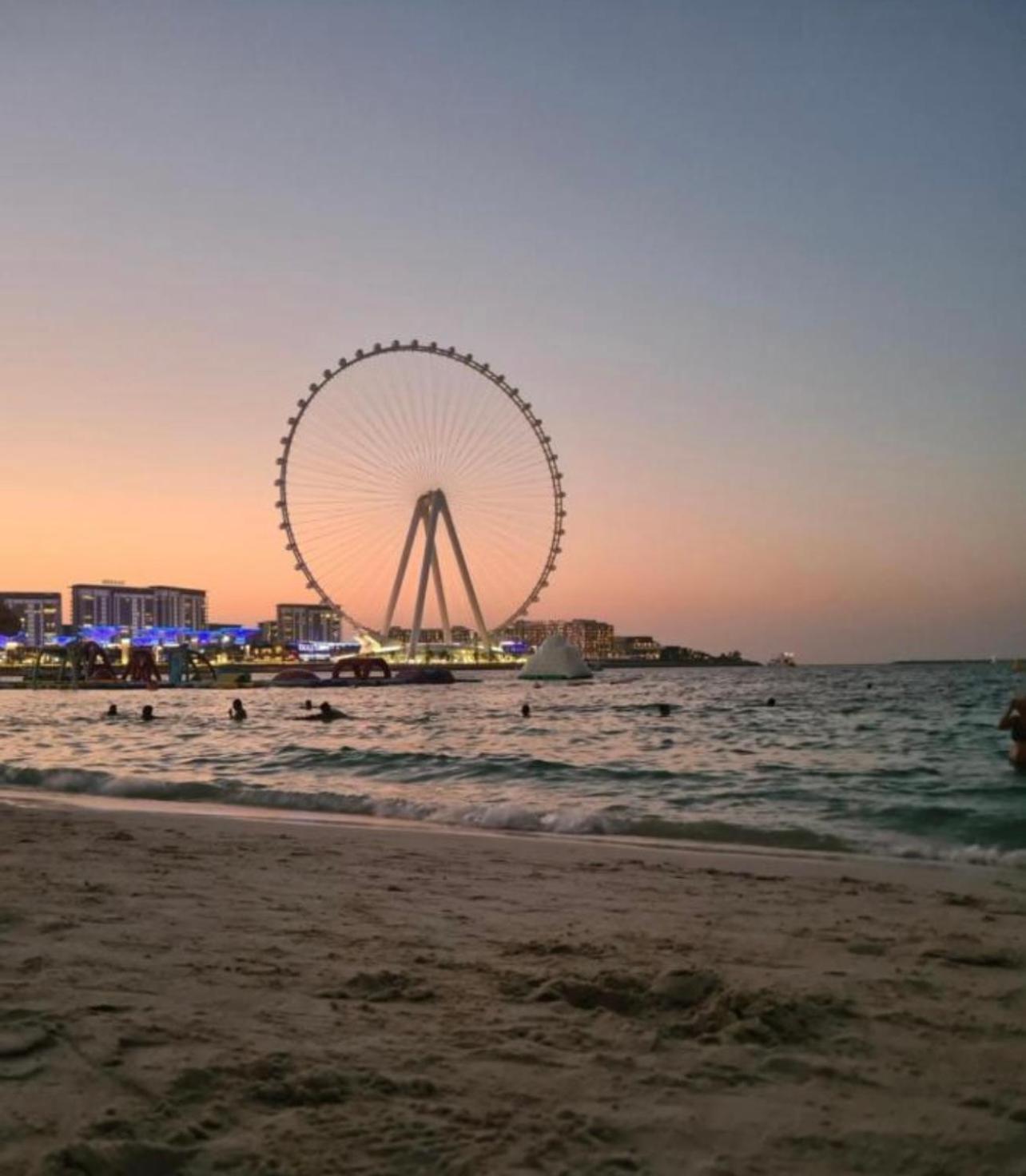 Seaview Beach Hostel Jbr - Walk To Beach - Gym - Pool - Metro Station Dubai Exteriör bild