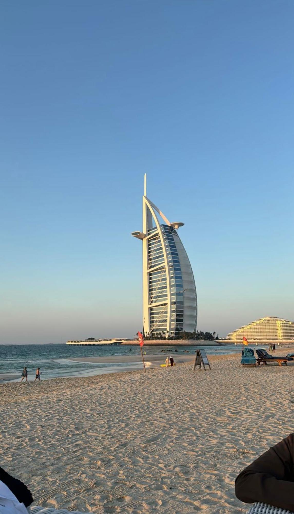 Seaview Beach Hostel Jbr - Walk To Beach - Gym - Pool - Metro Station Dubai Exteriör bild